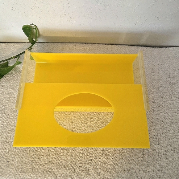 Vintage Midcentury Mod Yellow Acrylic and Clear Lucite Tissue Box Cover - Picture 8 of 16